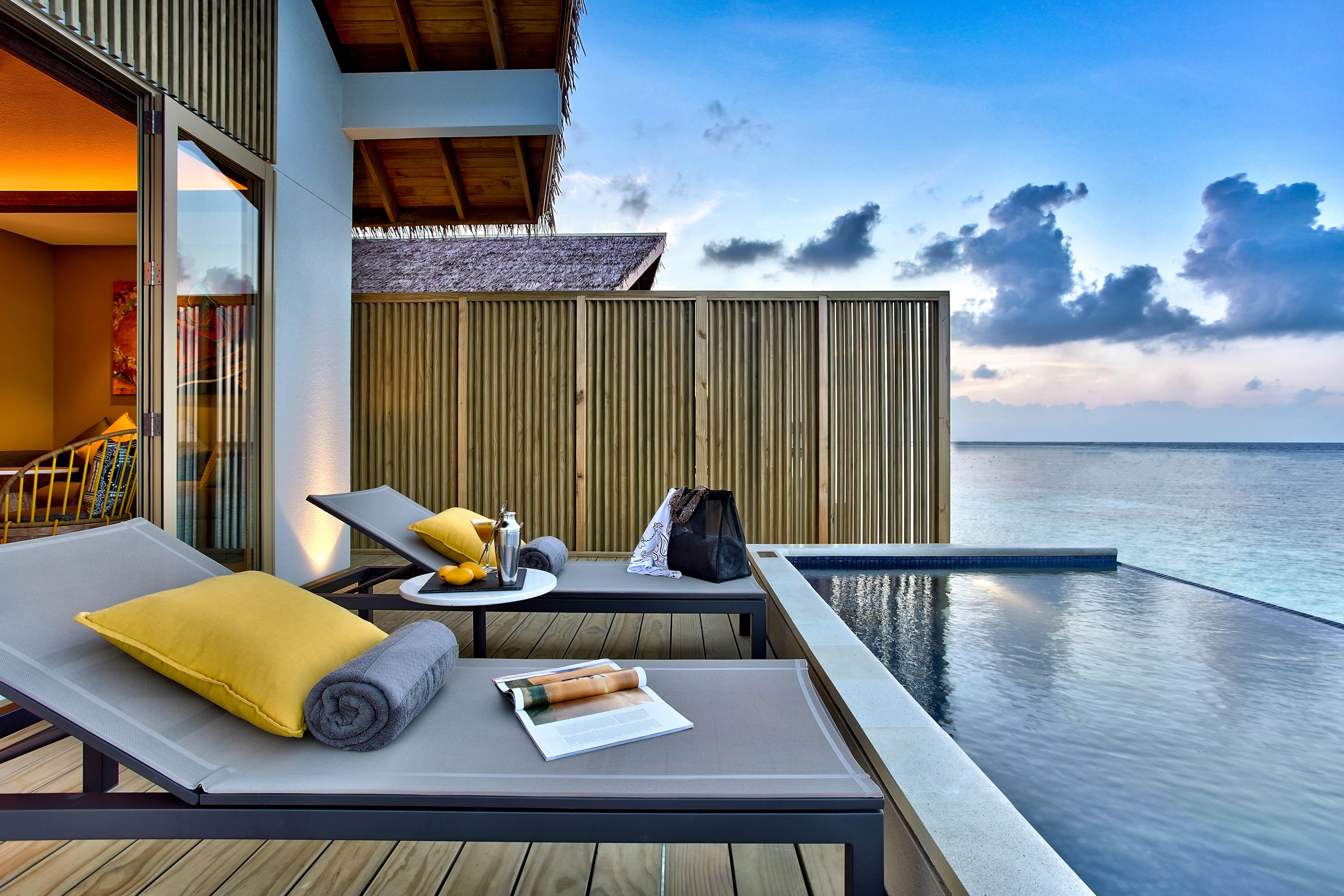 Hard Rock Hotel Maldives Emboodhoo Lagoon Exterior foto The view from a pool villa at the resort