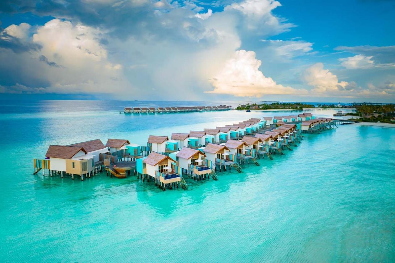 Hard Rock Hotel Maldives Emboodhoo Lagoon Exterior foto The resort's villas