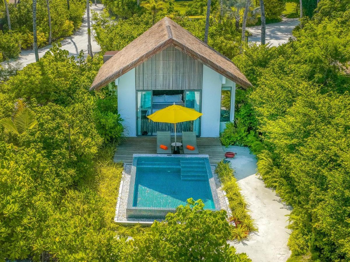 Hard Rock Hotel Maldives Emboodhoo Lagoon Exterior foto A private pool villa at the resort