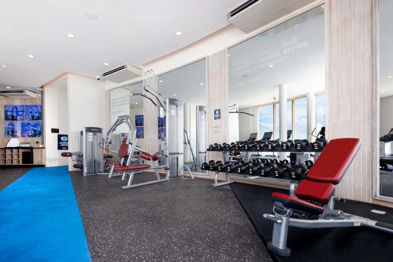 Hard Rock Hotel Maldives Emboodhoo Lagoon Exterior foto A gym in a hotel