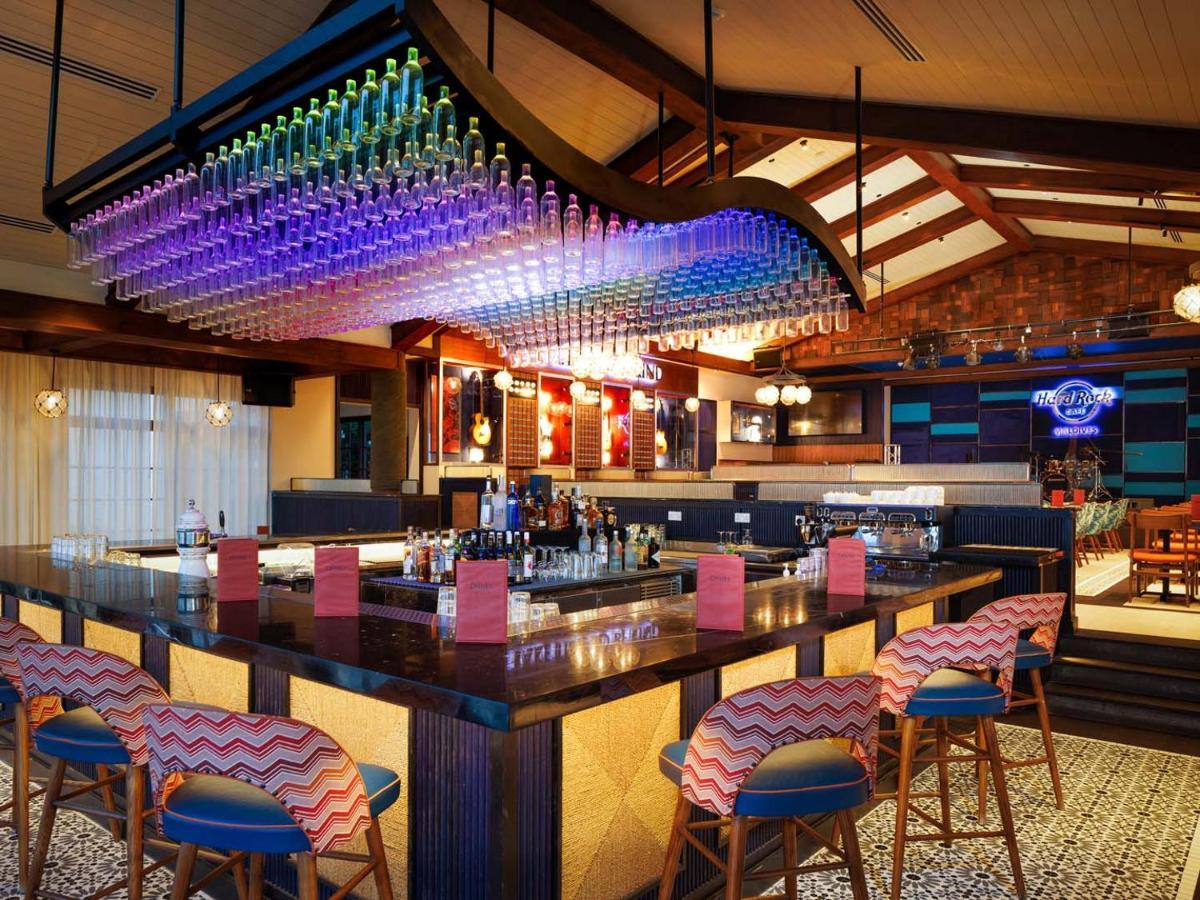 Hard Rock Hotel Maldives Emboodhoo Lagoon Exterior foto The bar at the restaurant