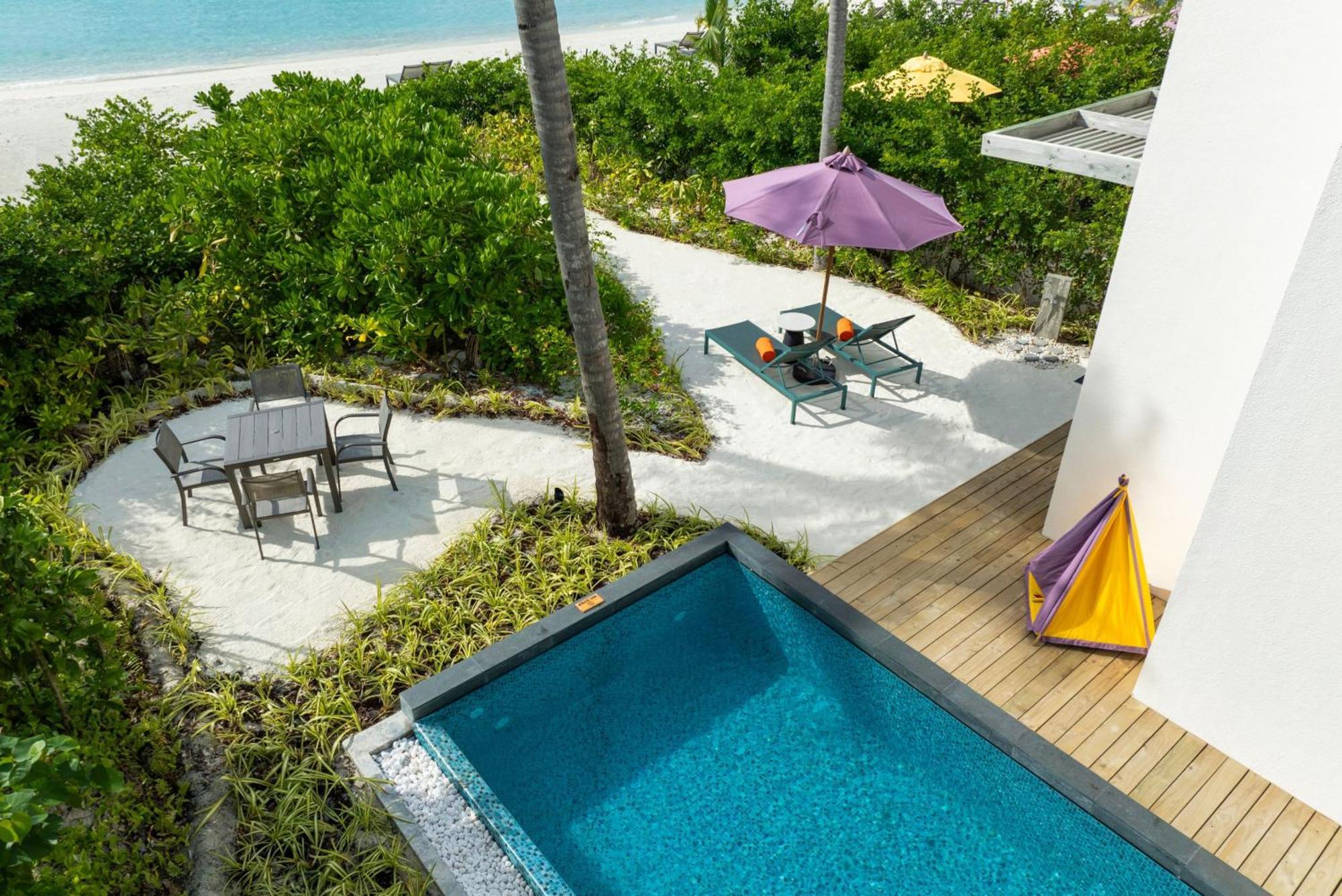 Hard Rock Hotel Maldives Emboodhoo Lagoon Exterior foto A private pool at the hotel